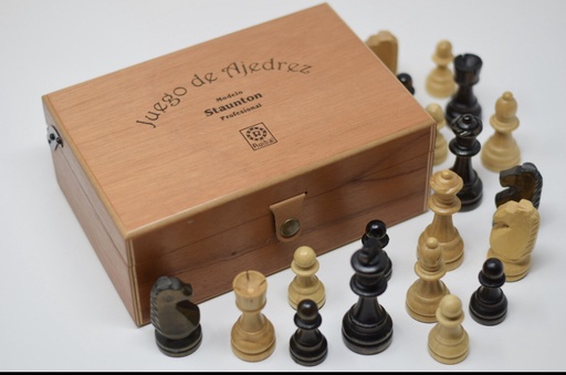 [1014] Ajedrez de madera en caja